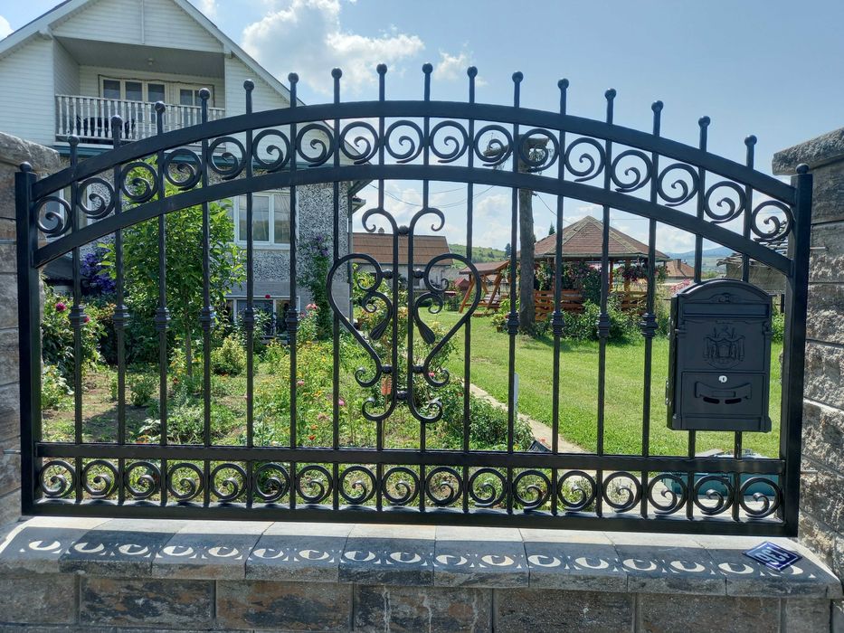 Porti ,garduri, scari, copertine, garaje