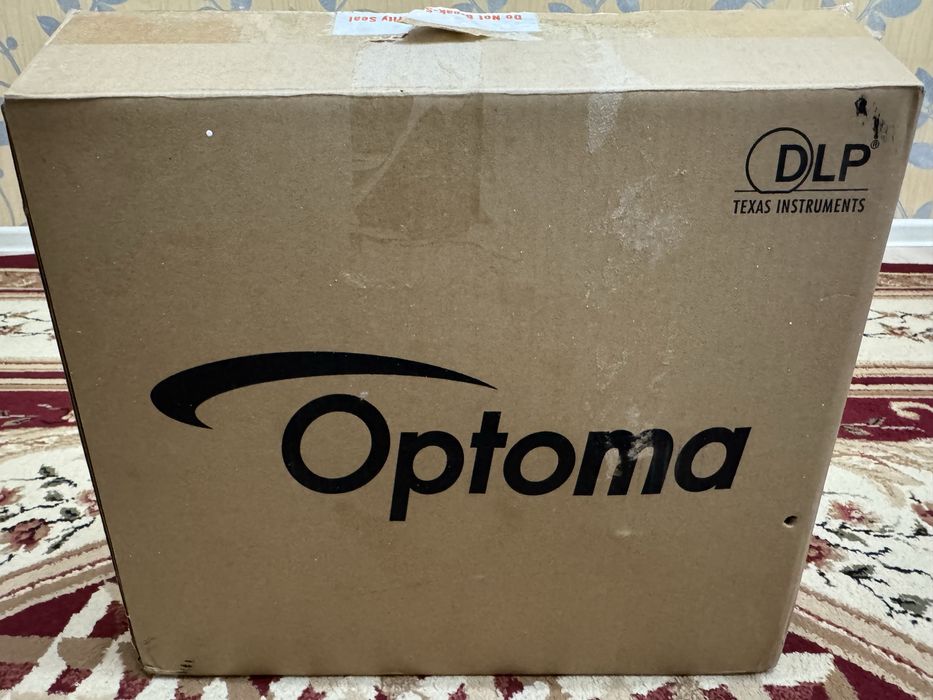 Проектор Optoma. В хорошом состояний