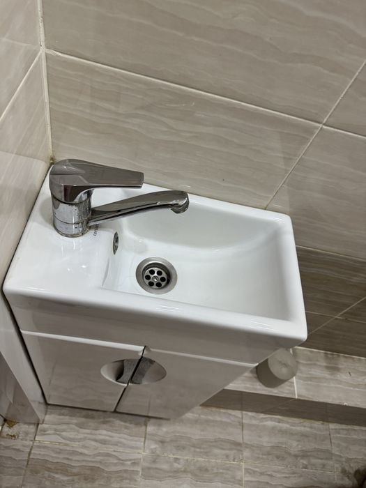 Продам тумба с раковиной в туалет