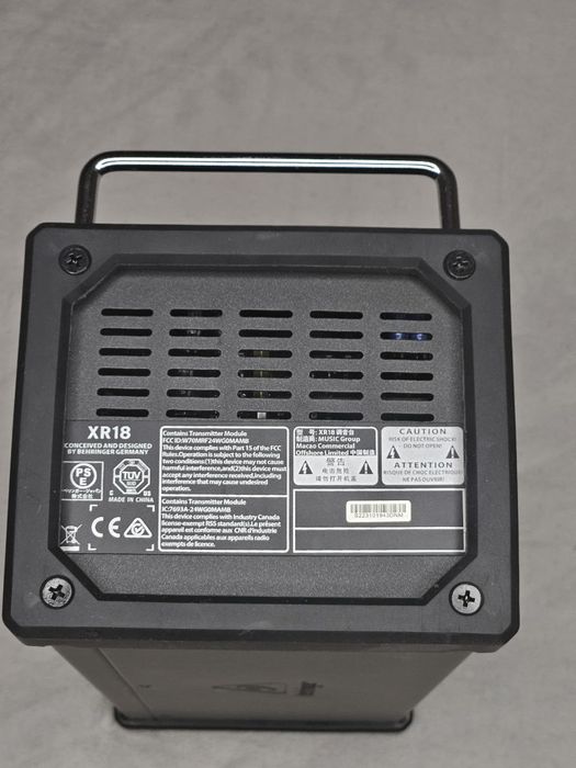 Микшерный пульт Behringer x-air 18