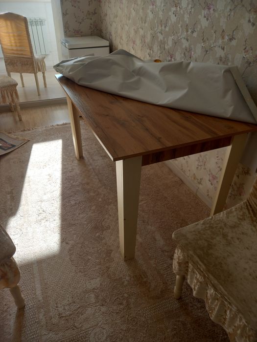 Продаётся кухонный стол