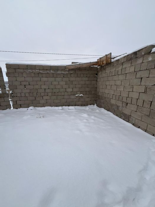 Дом находиться продажу с участком