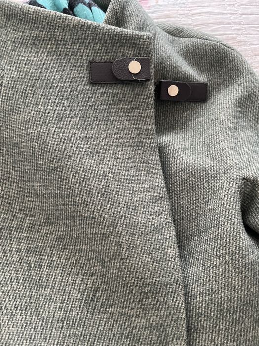 Пальто цвета хаки очень элегантное