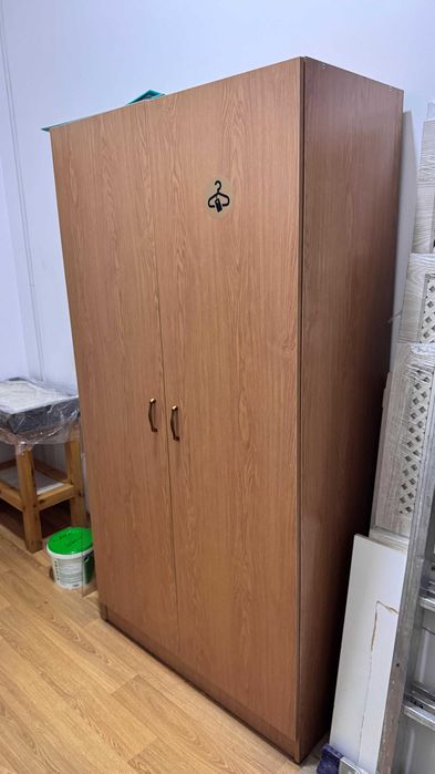 Шкаф плательный двухдверный