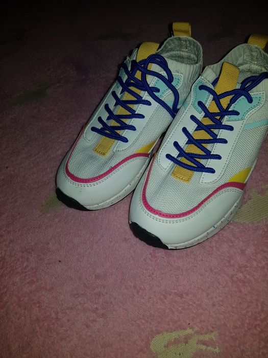 Adidasi fete Reserved