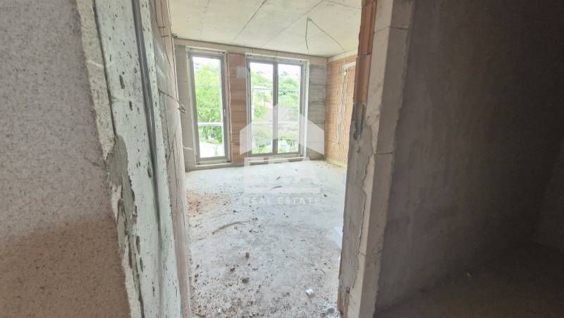 Продава се Четиристаен апартамент в Варна, м-т Св. Никола - 152 кв.м за 2112 €/кв.м - Снимка #3