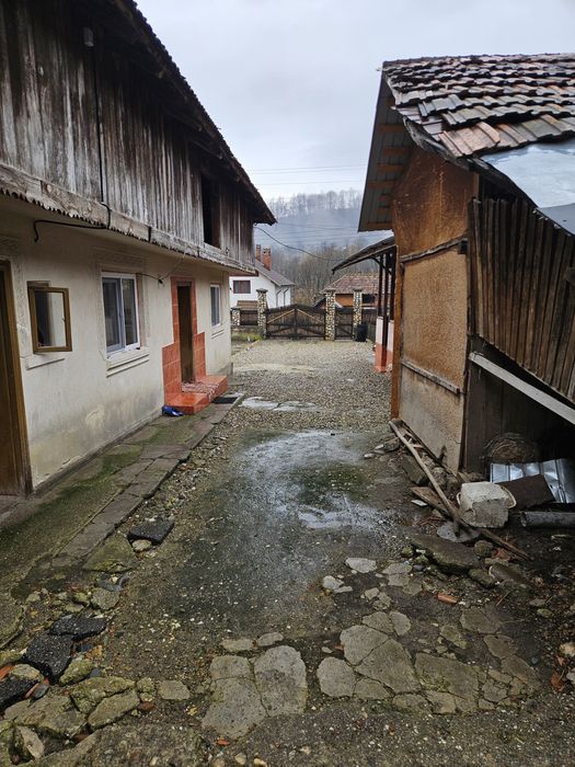 Teren cu casa de vanzare