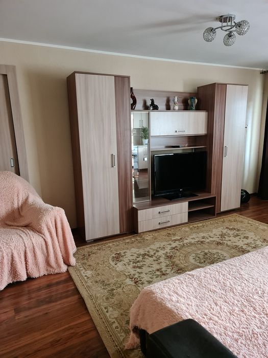 Продам 1,5  на дворце спарта