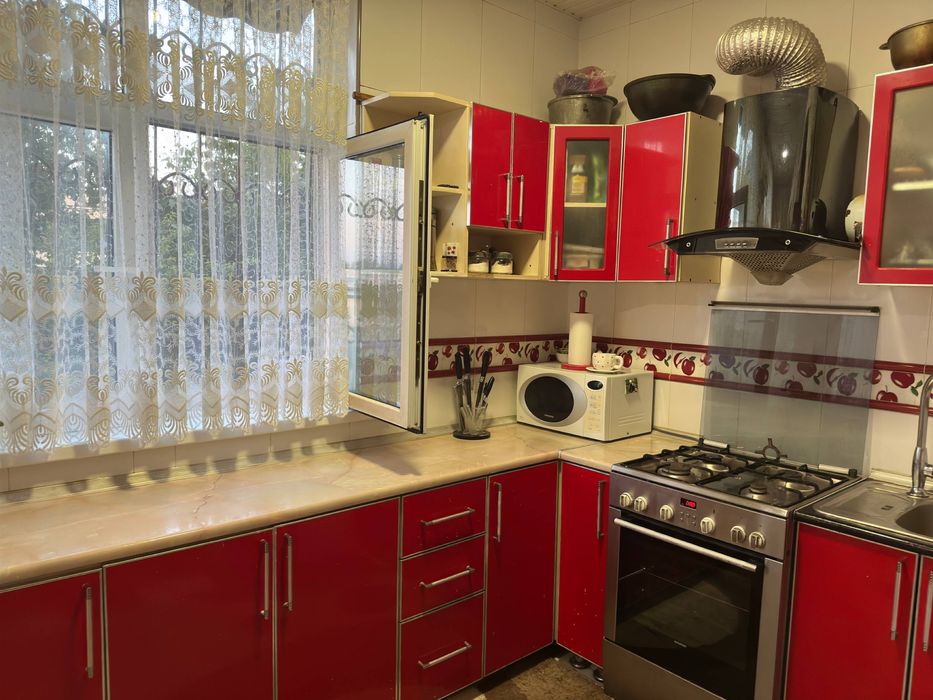 Кухонный гарнитур в хорошем состоянии