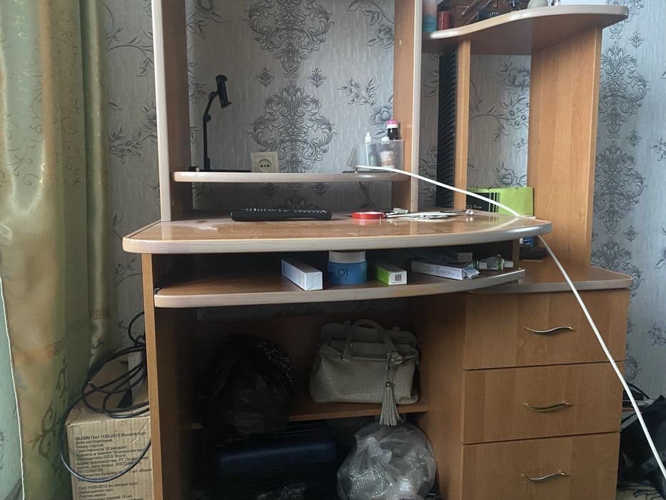 Продаю компьютерный стол