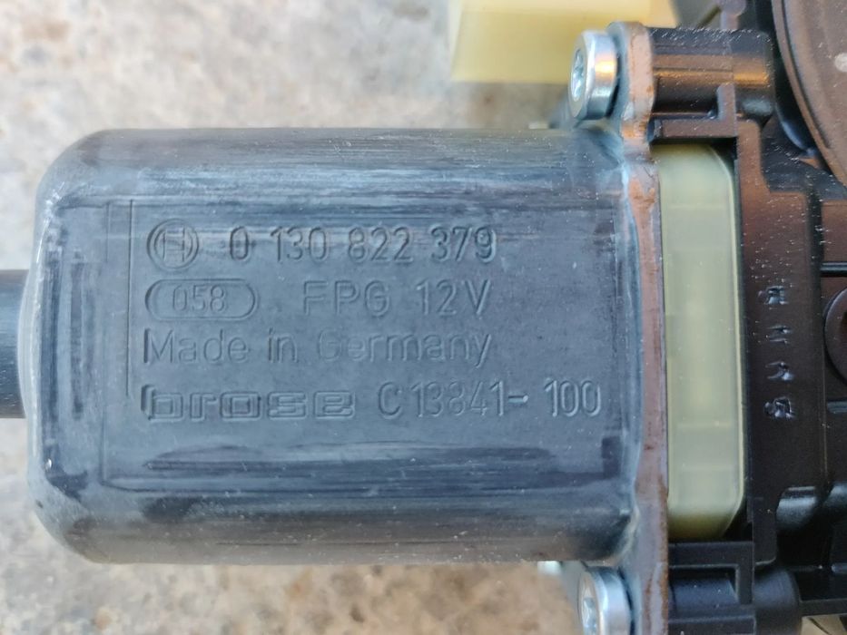 Motoras geam stanga fata Vw Golf 7 VII Audi A3 8V Q5 8R Octavia Karoq 5Q0959801B