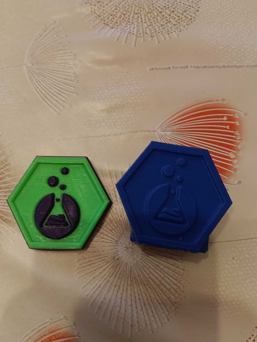 Продавам лабкойн Левски 1914 и лабкойн IKEA Фреди