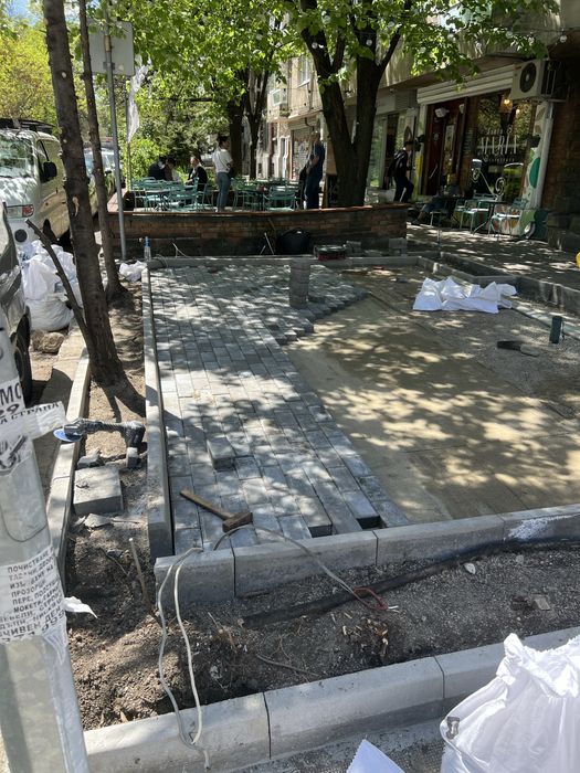 Полагане на унипавета тротоарни плочи бетонови пътеки