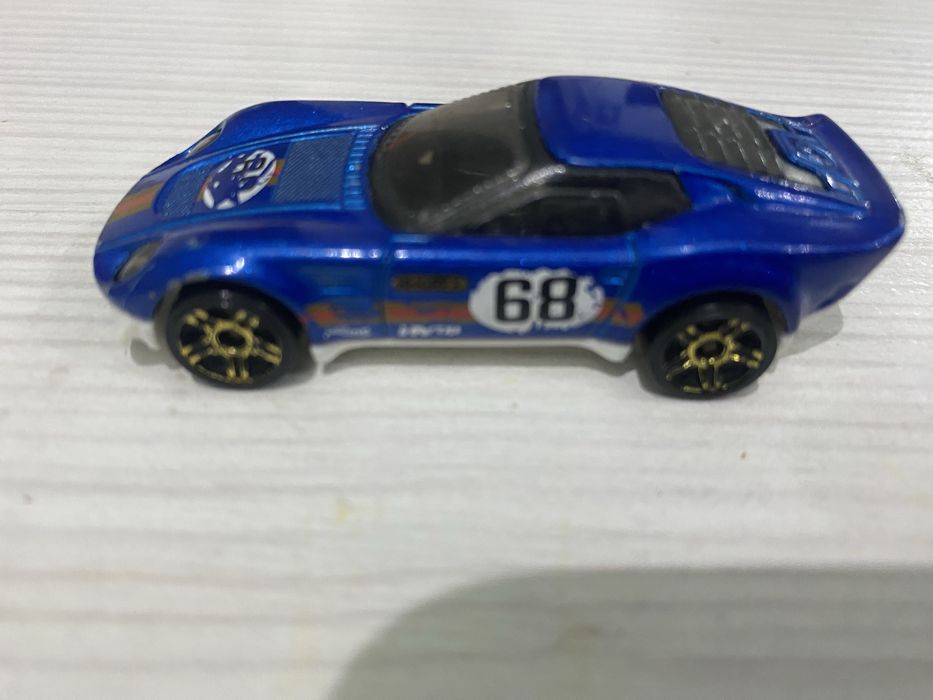 Машина от Hot Wheels