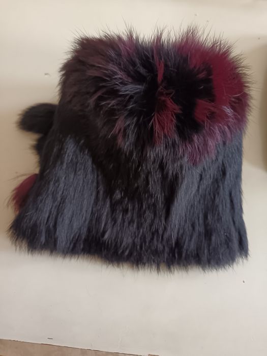 Vând căciulă din blana de vulpe