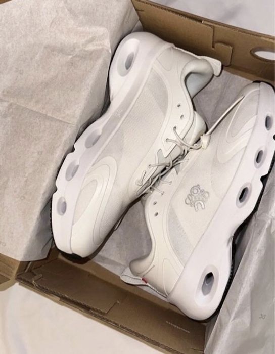 Кроссовки OnCloud