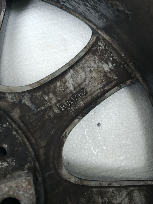 Vând jante pe 17 de pe BMW  j8