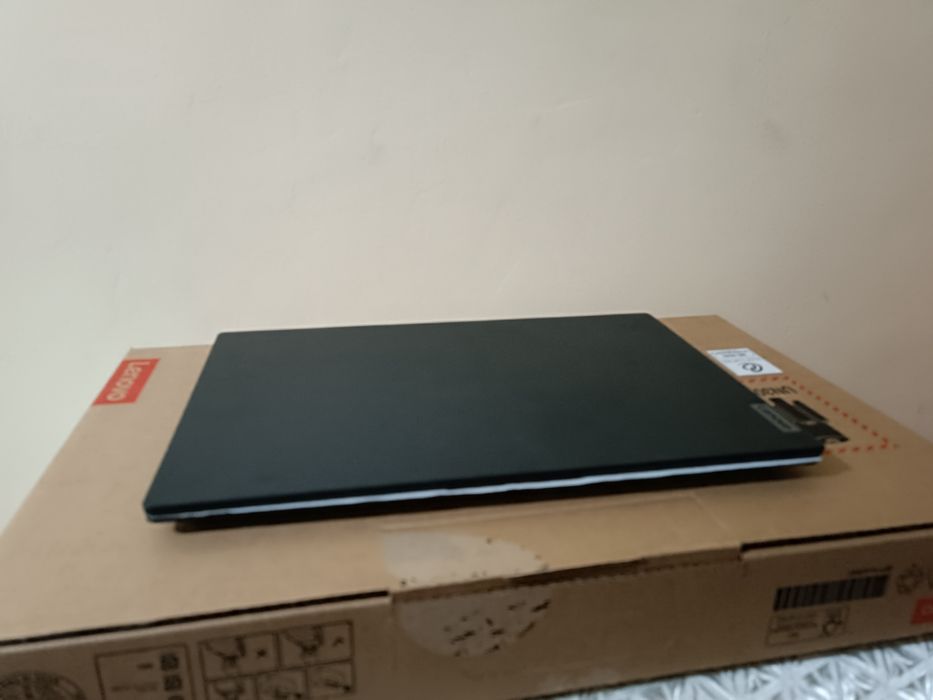Lenovo notebook yangi