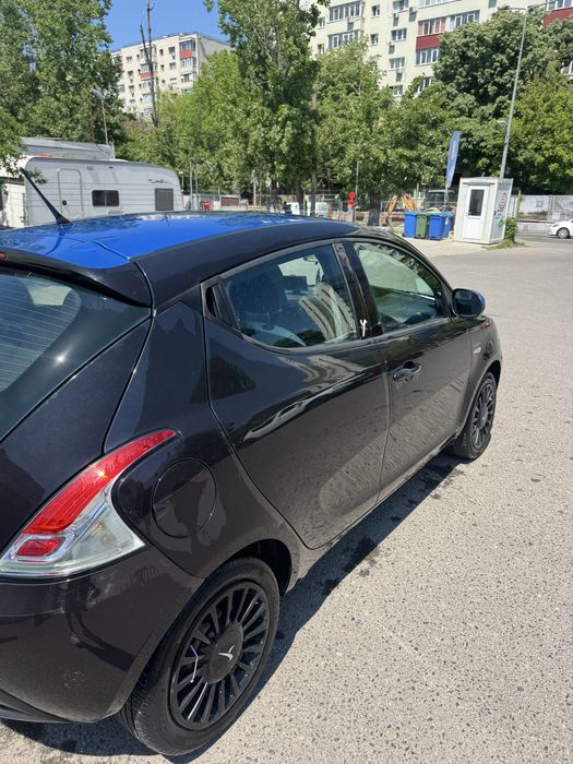 Lancia ypsilon 2014