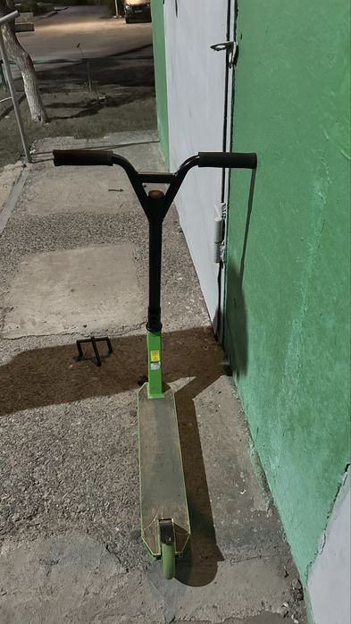 Продам трюковой самокат отличном состояние