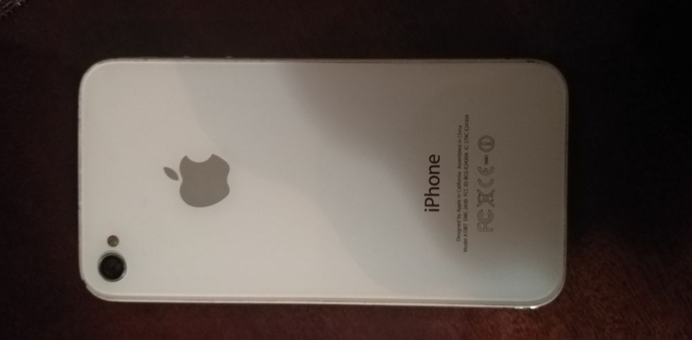 Продам iPhone 4.