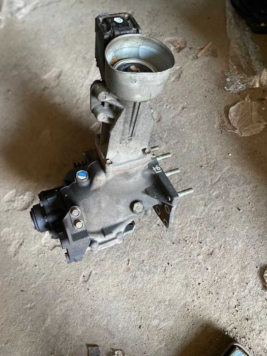 Продам передний редуктор (раздатка) на тойота хайландер RX300 RX330