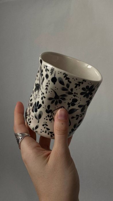 Chiroyli bakallar, Mugs Uz