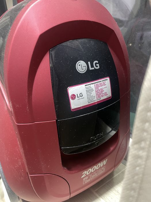 Пылесос LG 2000W, красный, б/у