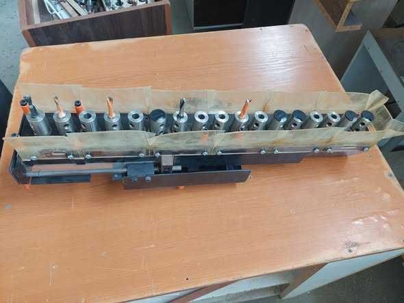 пробивна машина Блум про-център 2000 3х4000V; 50/60HZ