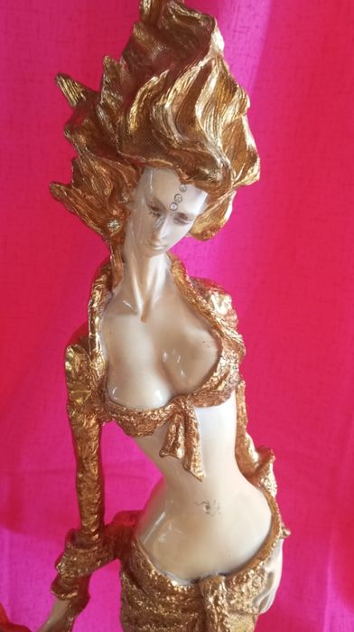 Статуэтка декоративная