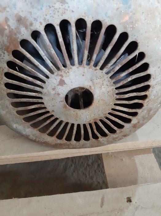 Продам электродвигатель 4 КВт, 1500 об/мин.