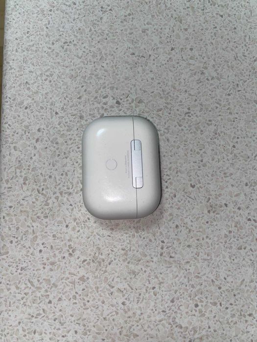 air pods pro първа  генерация (само дясна слушалка)
