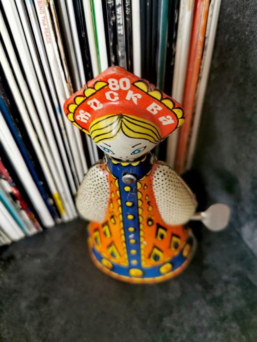 Антикварна колекция навиваща играчка фигура матрьошка кукла метална