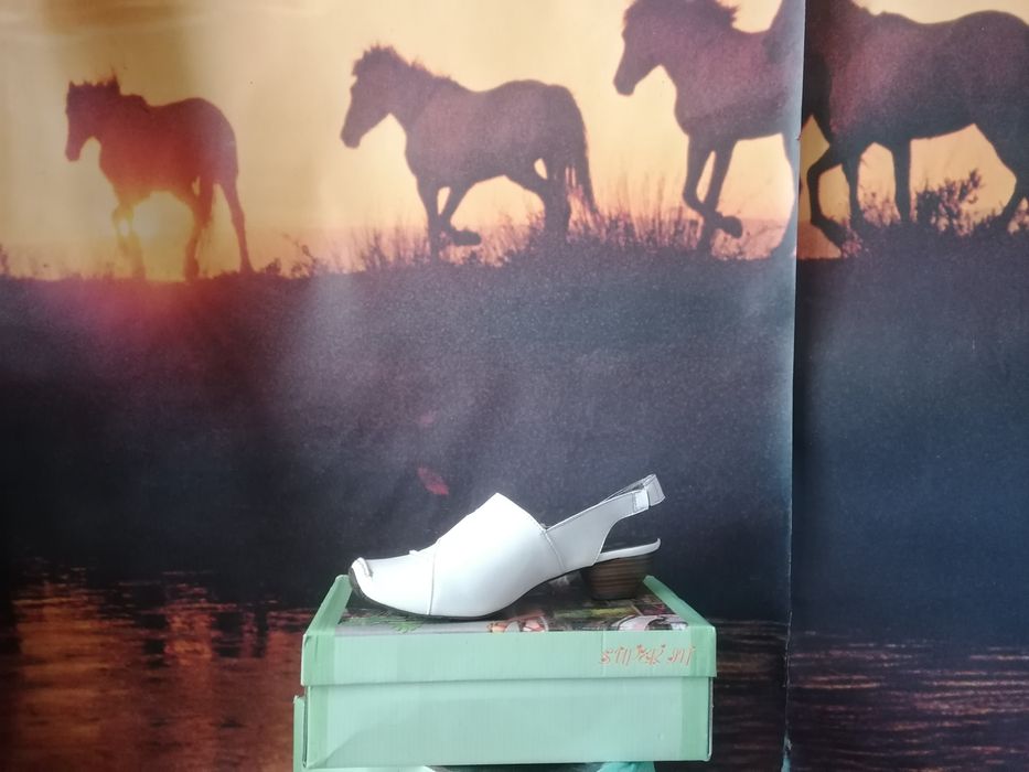 Super pantofi-sandala damă!