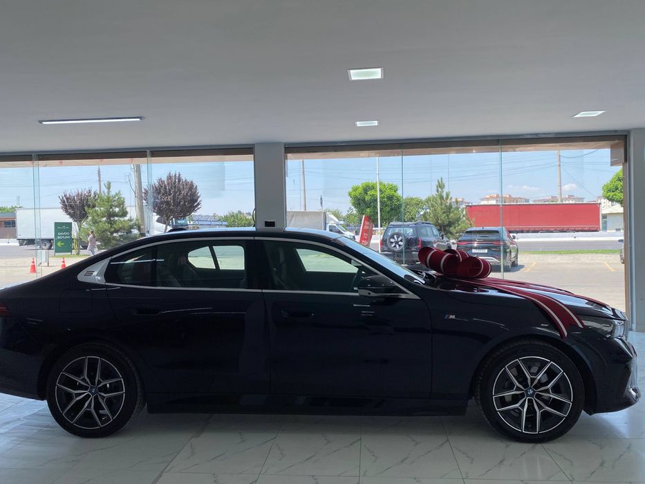 BMW I5 40L.