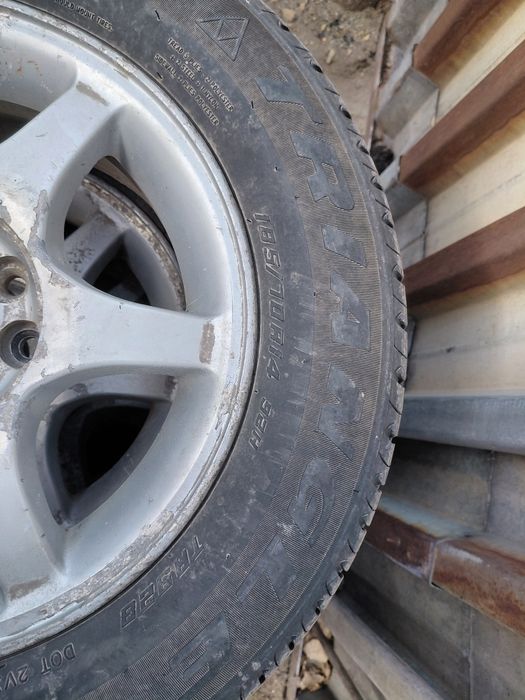 Продам  резину .