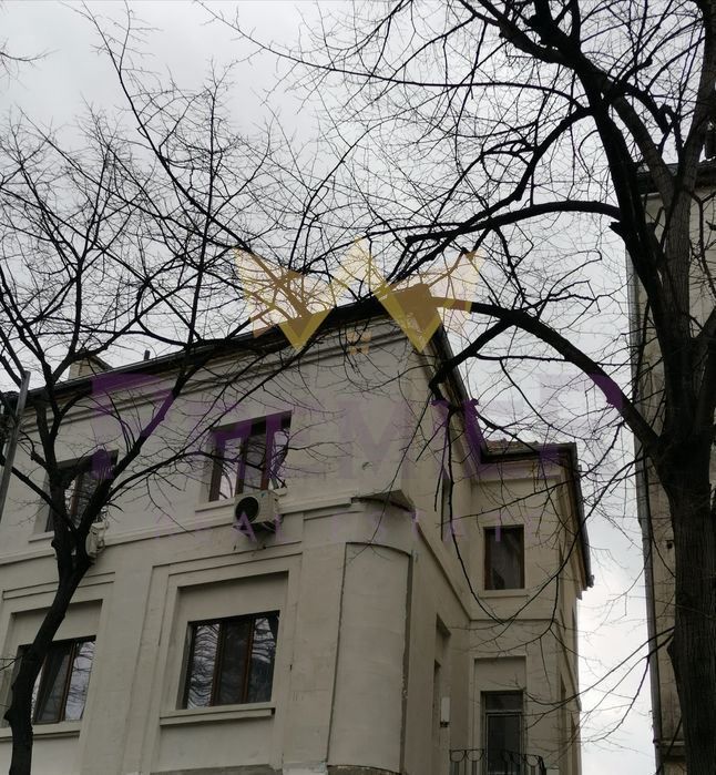 Продава се Етаж от къща в Варна, Център - 190 кв.м за 1527 €/кв.м - Снимка #1