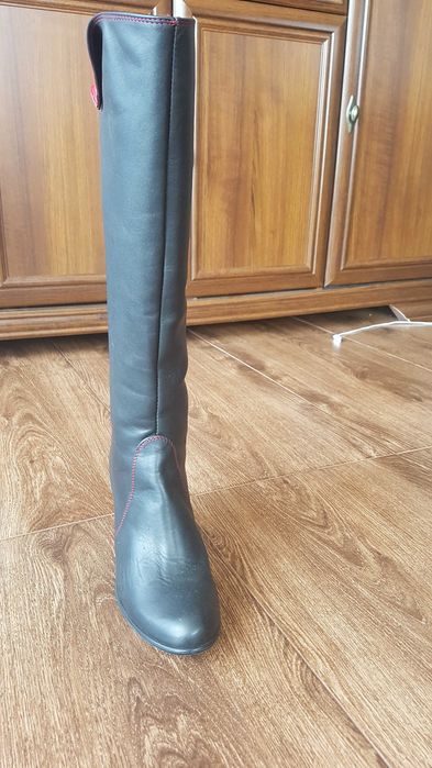 Ботуши черни в червени акценти и цип до долу, размер 37