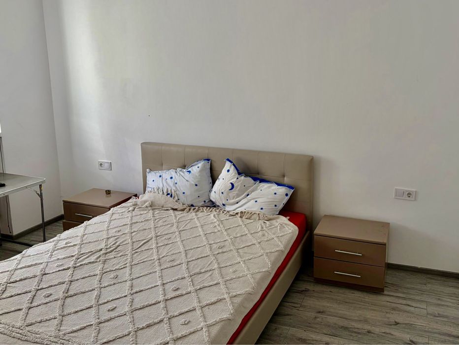 Vand sau inchiriez garsoniera zona parangu