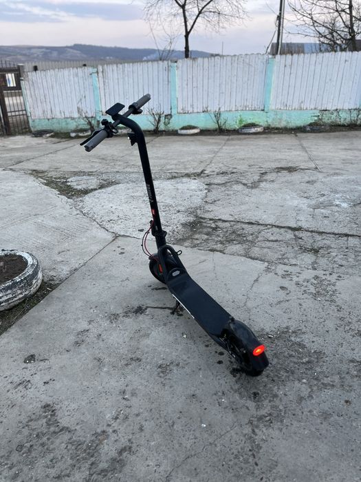 trotineta NAVEE v40i