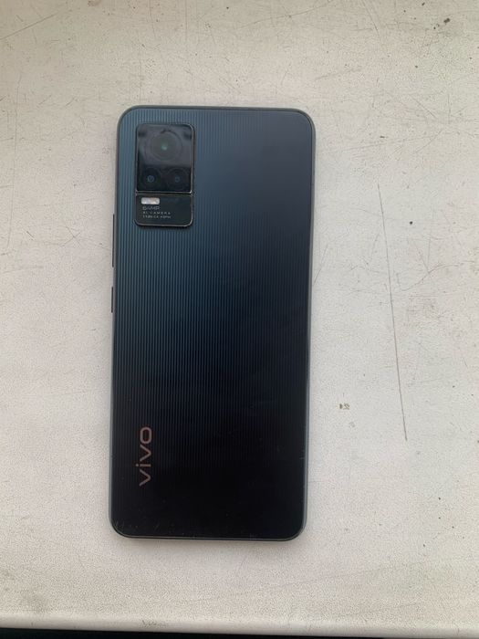 Продам смартфон Vivo 21e