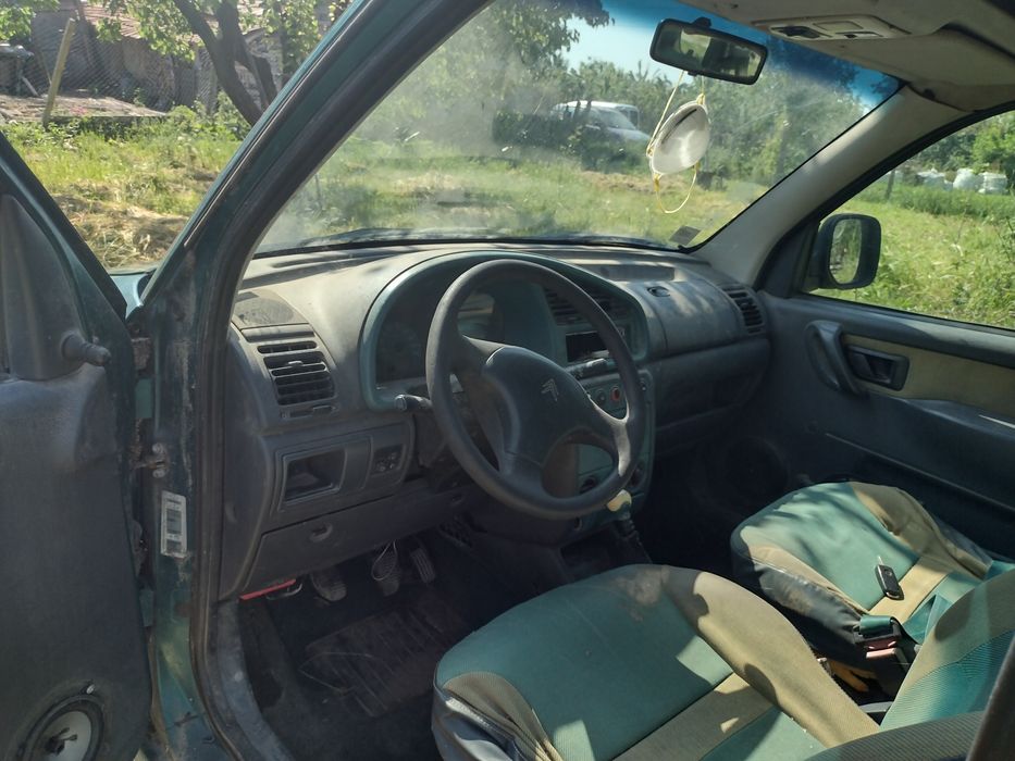 Продавам citroen berlingo 2,0 HDI на части