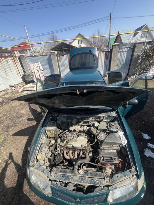 Машина Мицубиси Харизма