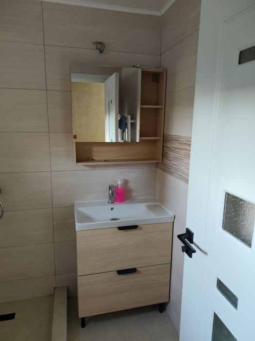 Dau in chirie casă ,1 bucătărie 1 baie  1 cameră in mansardă