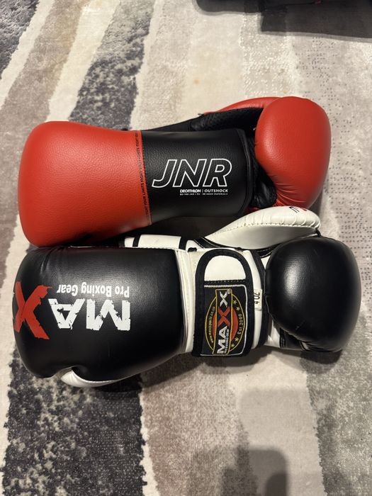Боксови ръкавици и каска Rival, rdx