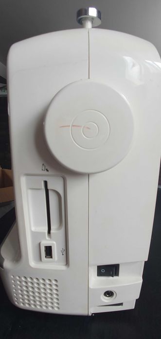 Mașină de cusut și brodat Brother Innov-is 950 + 30 ațe cadou