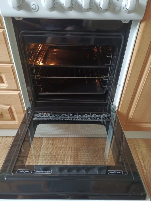 Продам срочно кухонную плиту De Luxe