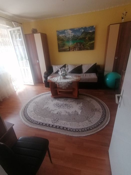 Închiriez apartament