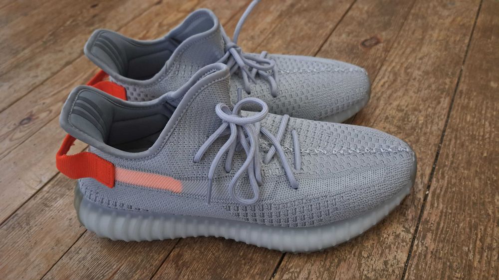 Yeezy Boost 350 V2 Tail Light 44 номер