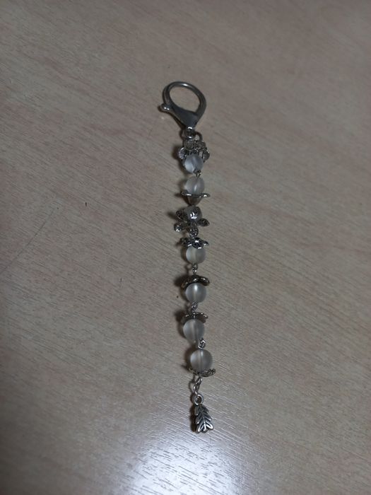 Брелок с цветами ручной работы